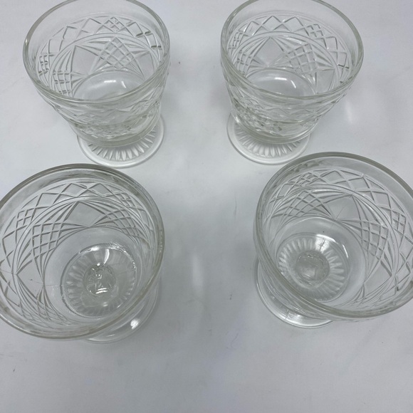 Set of 4 Vintage Glass Etched Parfait Dessert Glasses - Picture 5 of 6